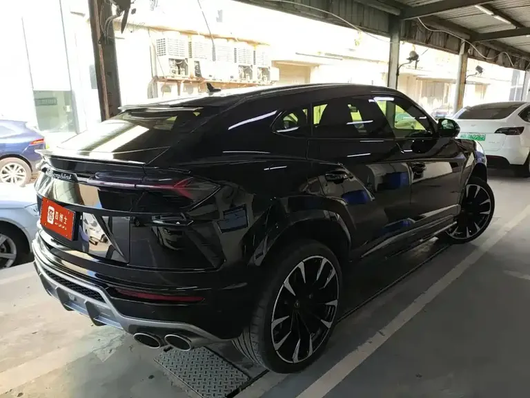 Lamborghini Urus 4.0 T V8