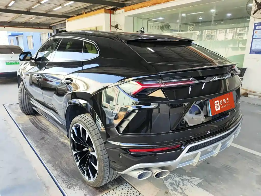Urus 4.0 T V8