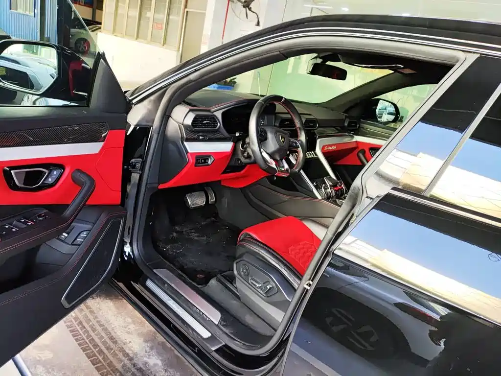 Urus 4.0 T V8