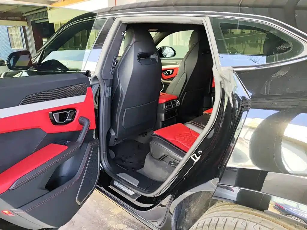 Urus 4.0 T V8
