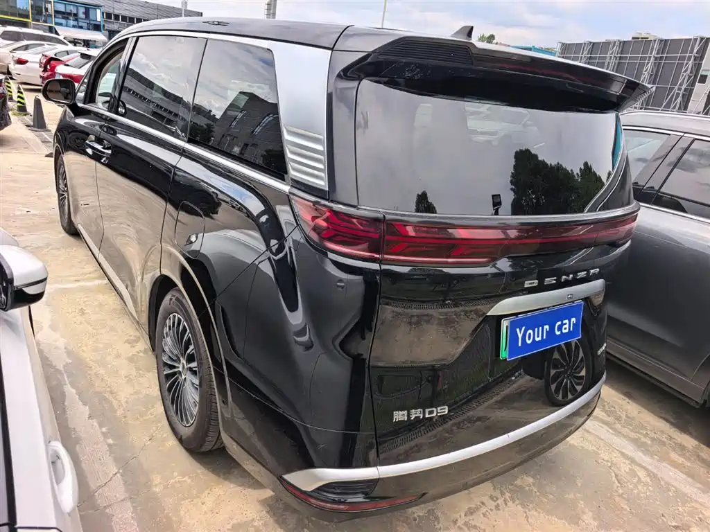 Denza D9 DM-i 980 4 WD Flagship
