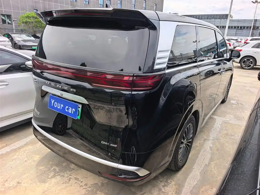 Denza D9 DM-i 980 4 WD Flagship