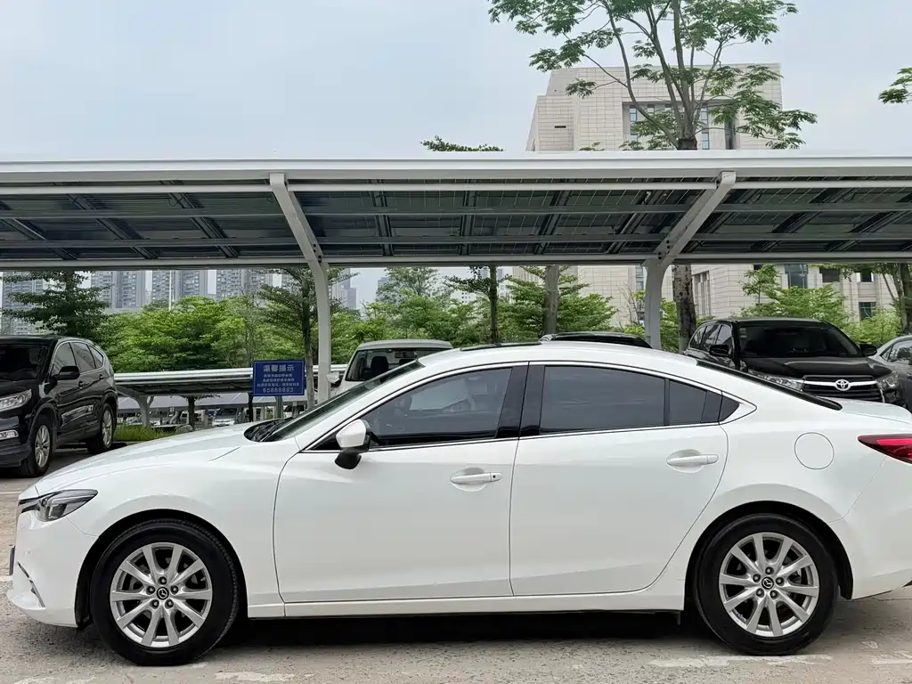 Atenza 2.0 L Blue Sky Luxury