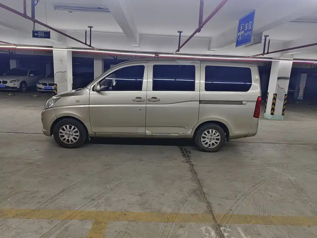 Wuling Rongguang V 1.2 L Standard