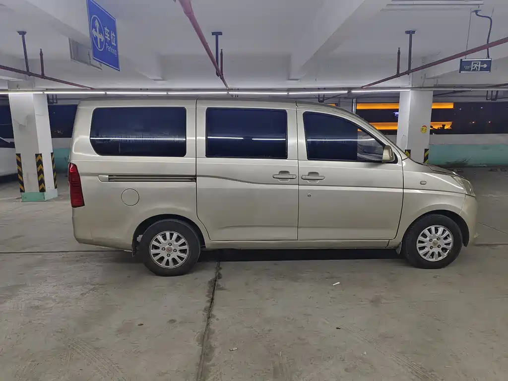 Wuling Rongguang V 1.2 L Standard