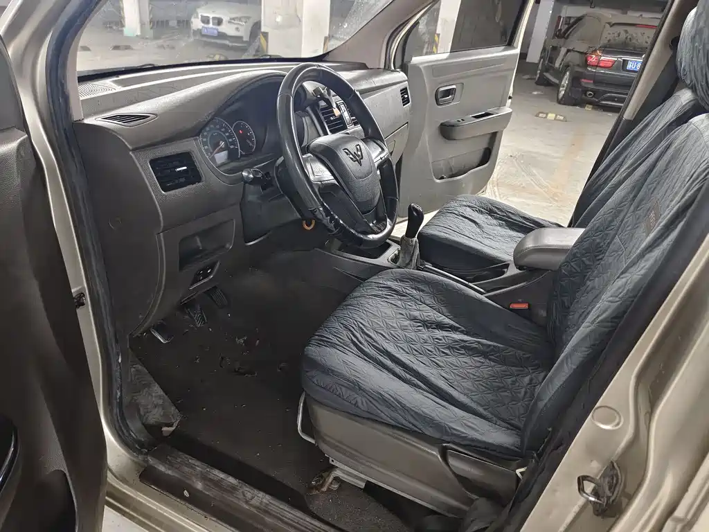 Wuling Rongguang V 1.2 L Standard
