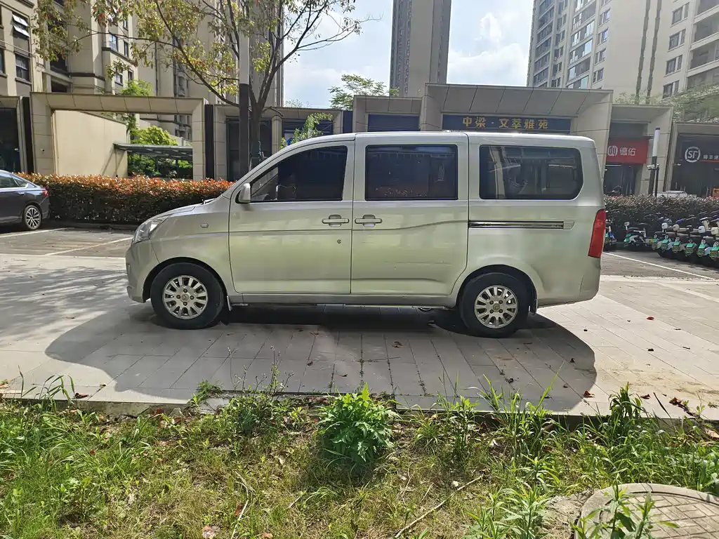 Wuling Rongguang V 五菱荣光V 2019款 1.5 L标准型国VI LAR
