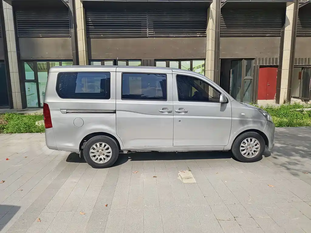 Wuling Rongguang V 五菱荣光V 2019款 1.5 L标准型国VI LAR
