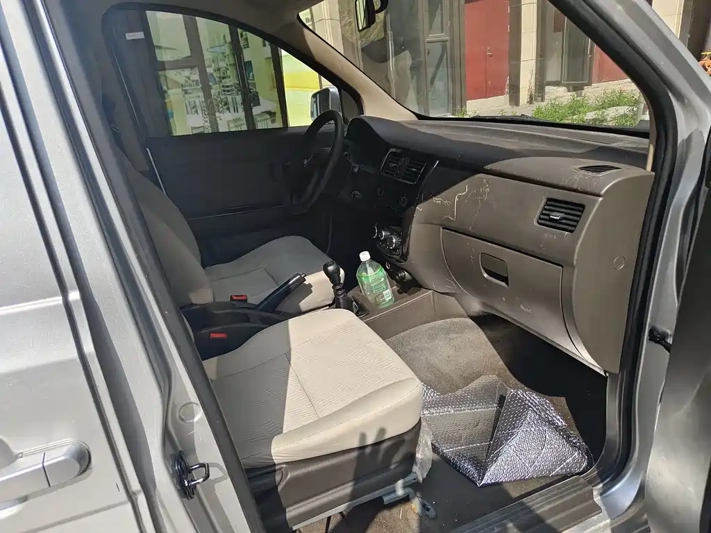 Wuling Rongguang V 五菱荣光V 2019款 1.5 L标准型国VI LAR