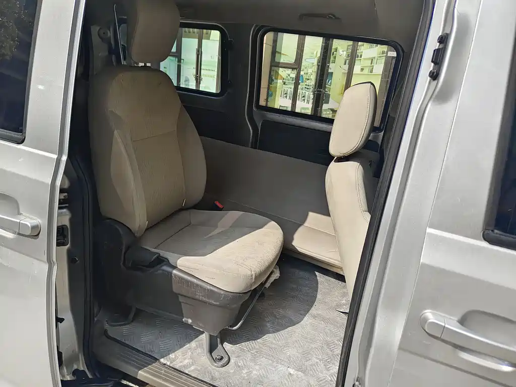 Wuling Rongguang V 五菱荣光V 2019款 1.5 L标准型国VI LAR