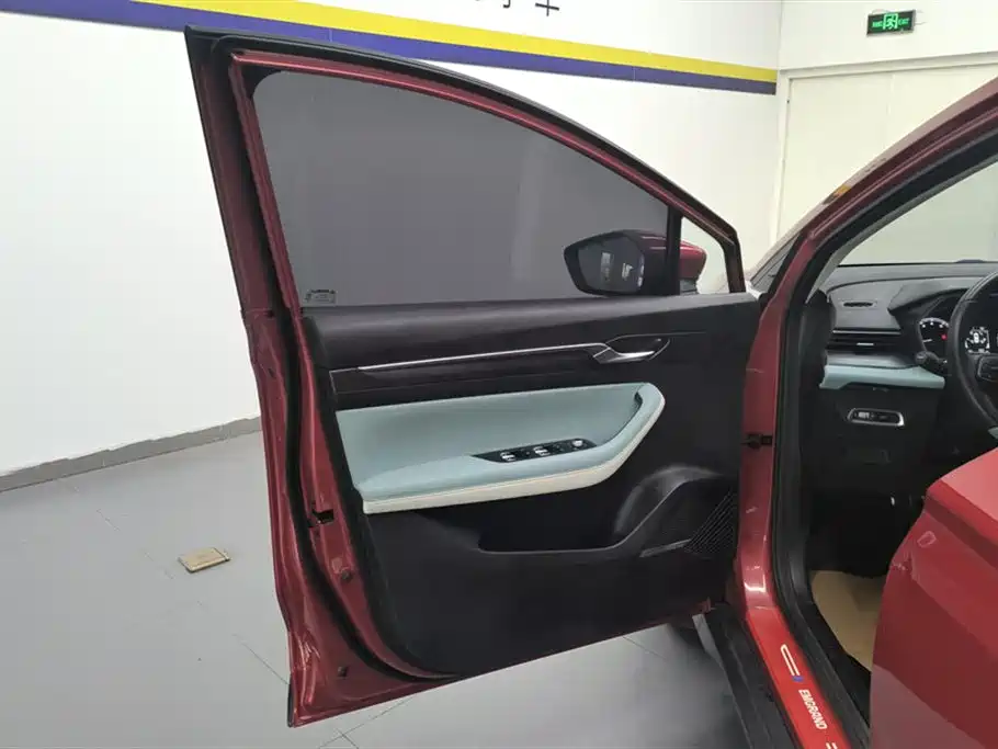 Emgrand S 1.4 T CVT Crossover Player