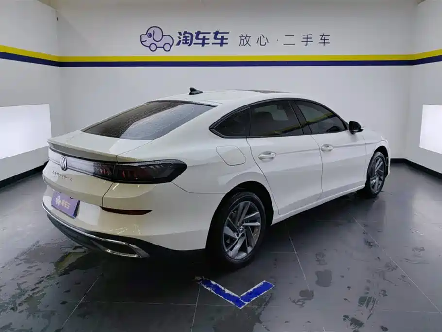 Lamando Lamando L 280 TSI DSG Dazzle Hot