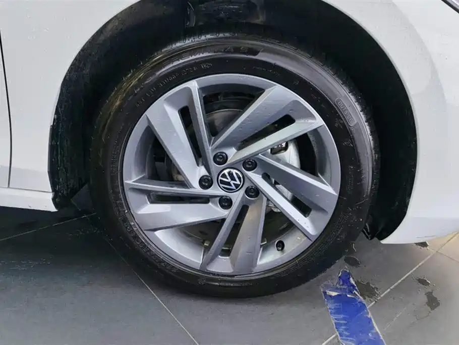 Lamando Lamando L 280 TSI DSG Dazzle Hot