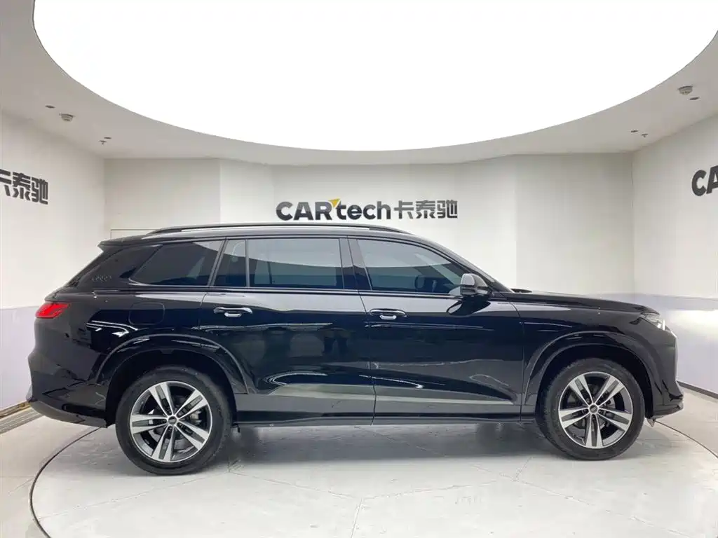 Audi Q6 奥迪Q6 2024款 45 TFSI quattro 齐云型 飞骑套装 7座
