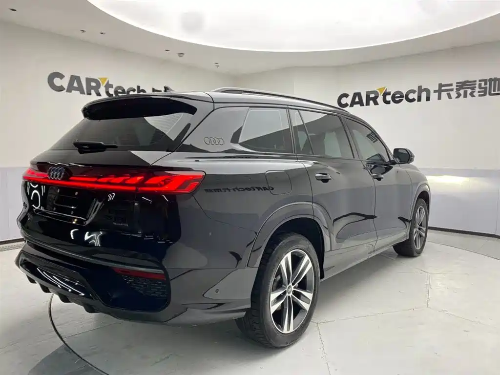 Audi Q6 奥迪Q6 2024款 45 TFSI quattro 齐云型 飞骑套装 7座
