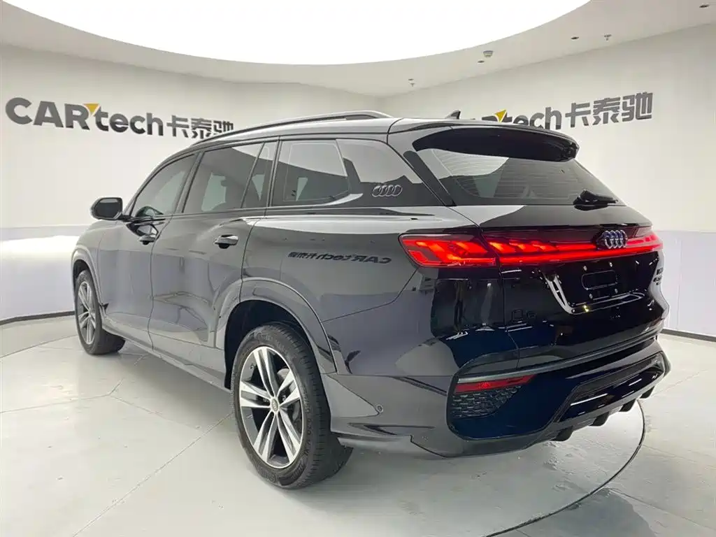 Audi Q6 奥迪Q6 2024款 45 TFSI quattro 齐云型 飞骑套装 7座