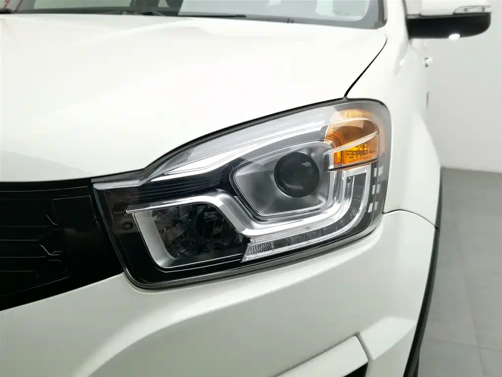 Korando 柯兰多 2014款 2.0 L 汽油两驱自动精英导航版