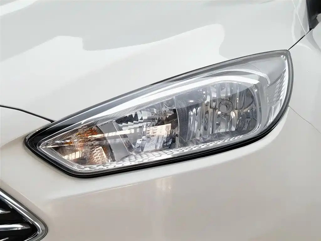 Focus Sedan Classic 1.6 L Auto Comfort Smart Travel