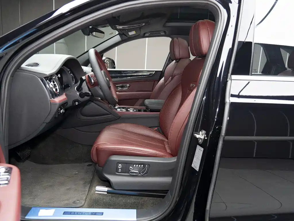 Bentayga 4.0 T V8 LWB Range