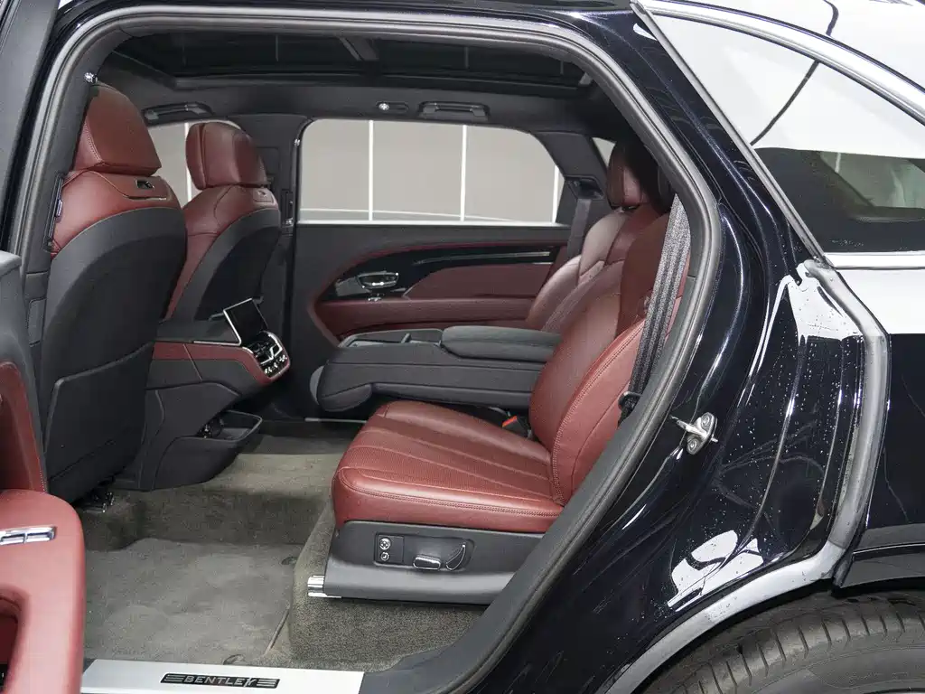Bentayga 4.0 T V8 LWB Range