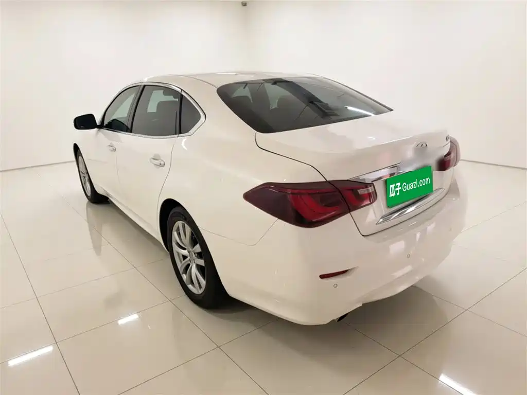 Infiniti Q70 Q70 L 2.0 T Elite
