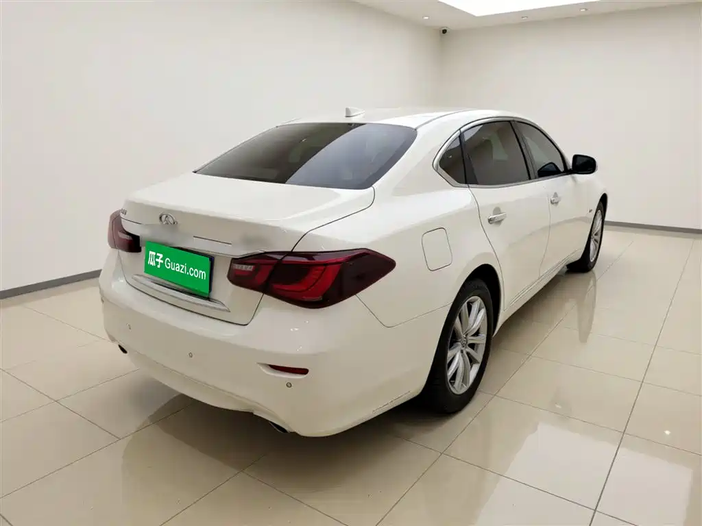 Infiniti Q70 Q70 L 2.0 T Elite