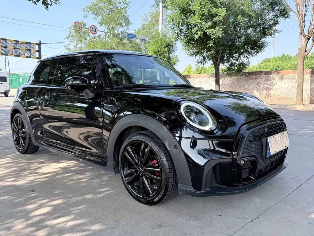 MINI COUNTRYMAN MINI COUNTRYMAN 2022款 1.5 T COOPER ALL4 黑标特别版