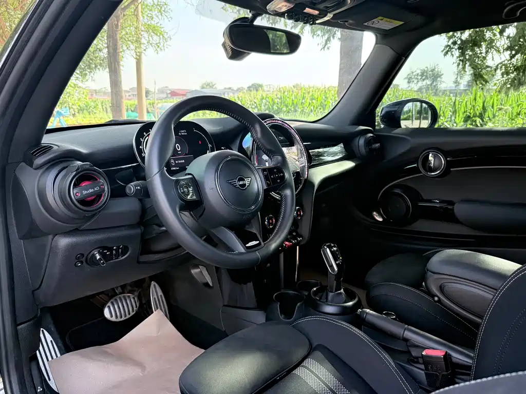 MINI COUNTRYMAN MINI COUNTRYMAN 2022款 1.5 T COOPER ALL4 黑标特别版