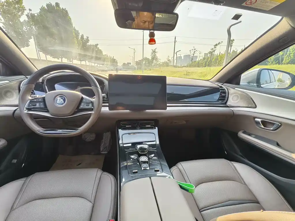Han DM 4 WD Performance Luxury