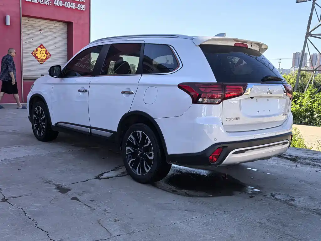 Outlander 2.4 L 4 WD Enjoyment 5-seat
