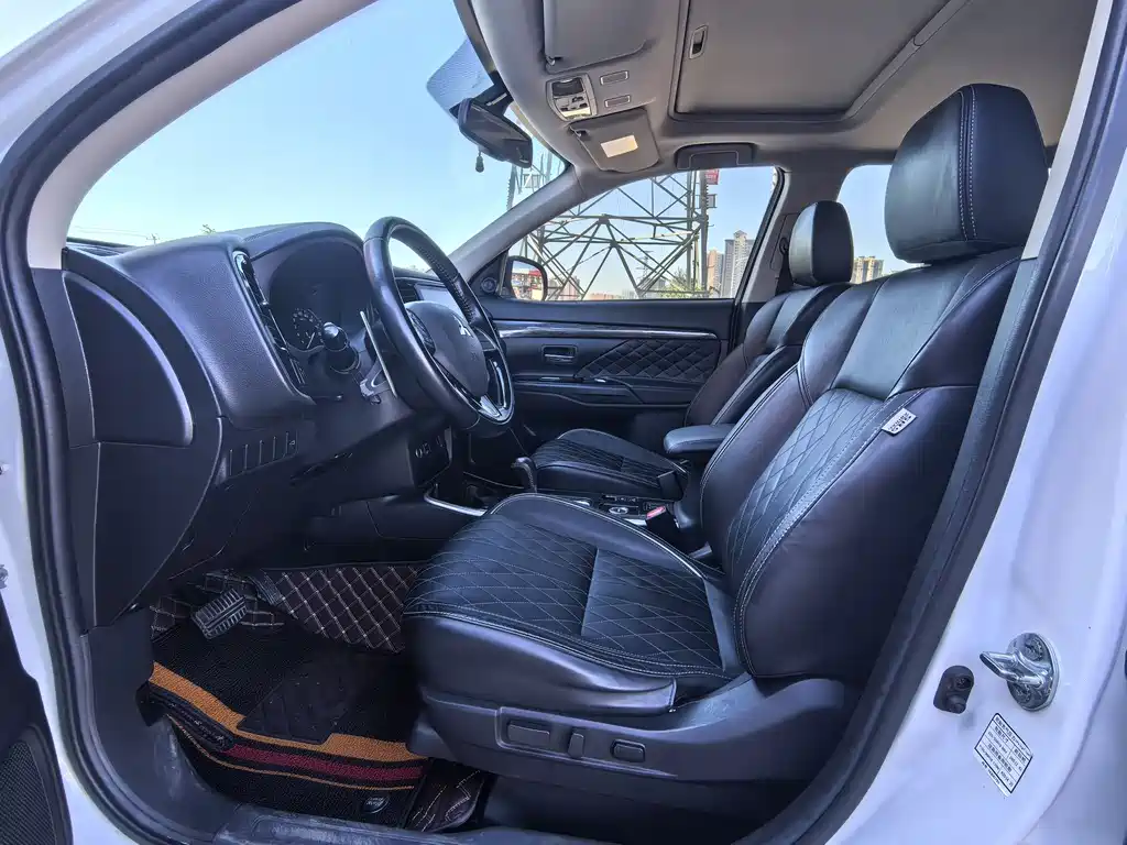 Outlander 2.4 L 4 WD Enjoyment 5-seat