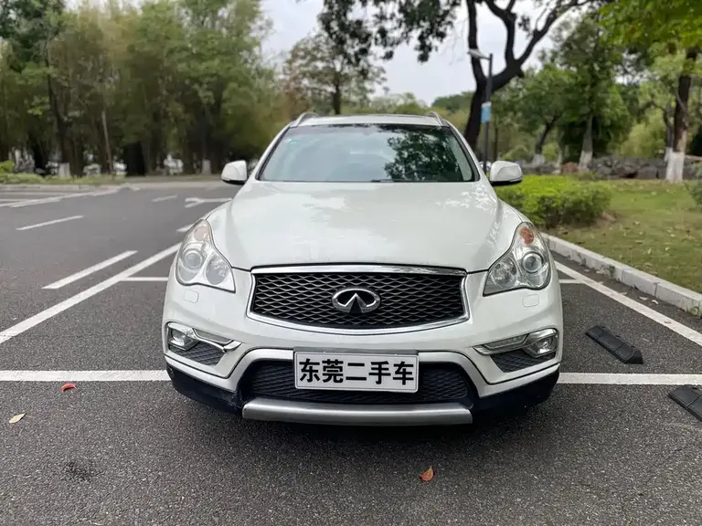 Infiniti QX50 2.5 L Joy