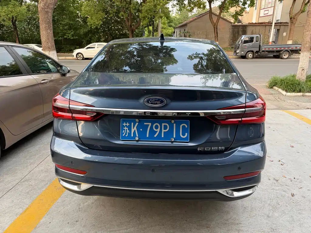 Escort 1.5 L Auto Diamond