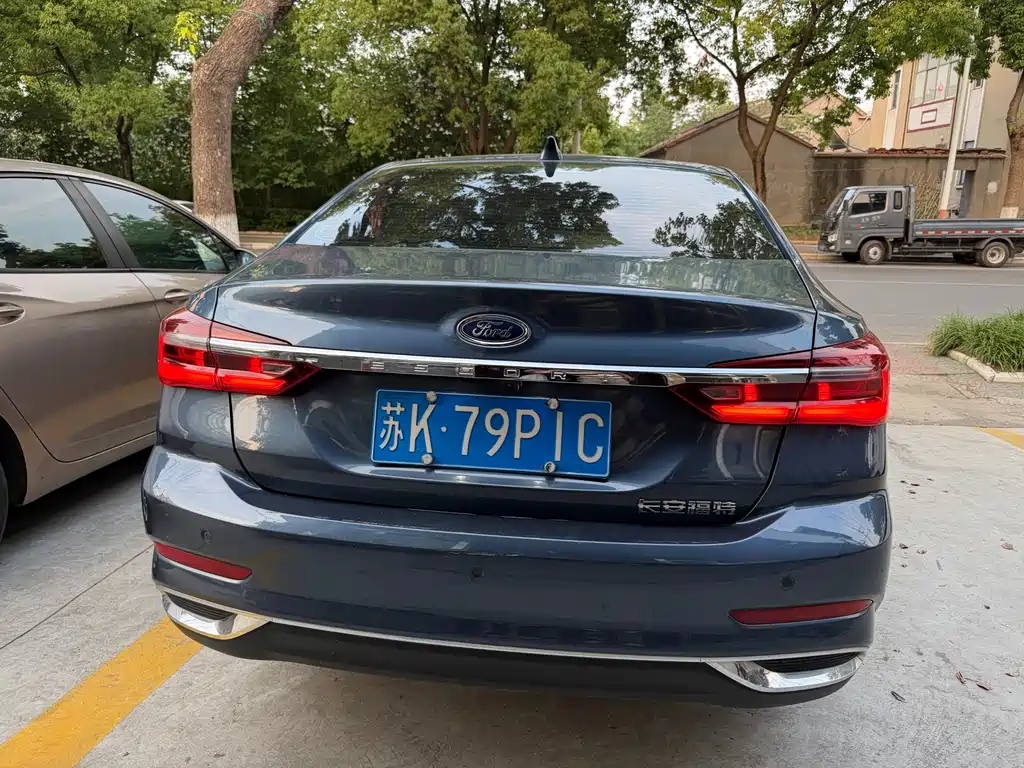 Escort 1.5 L Auto Diamond