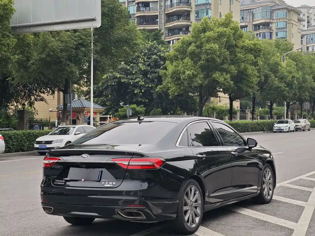 Taurus EcoBoost 245 Premium