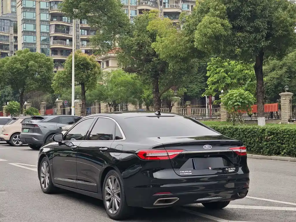Taurus EcoBoost 245 Premium