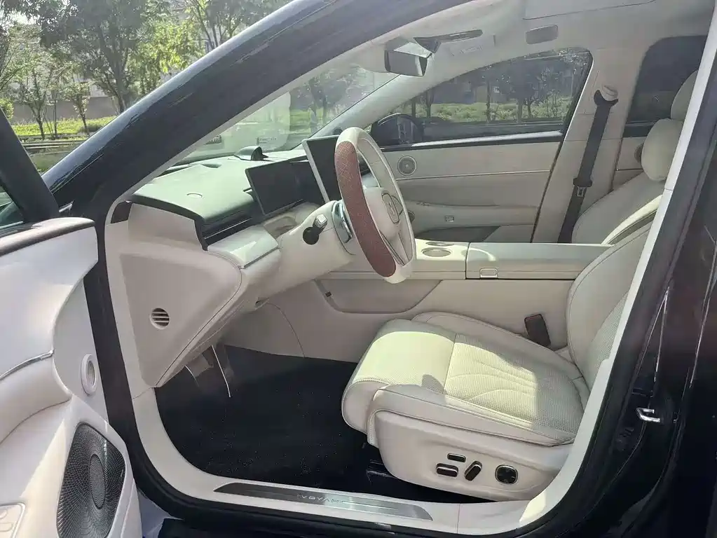 Voyah Zhuiguang L 4 WD Ultra