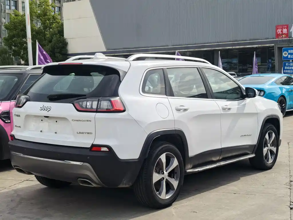 Cherokee 2.0 T 4 WD Explore Enjoyment CN-VI