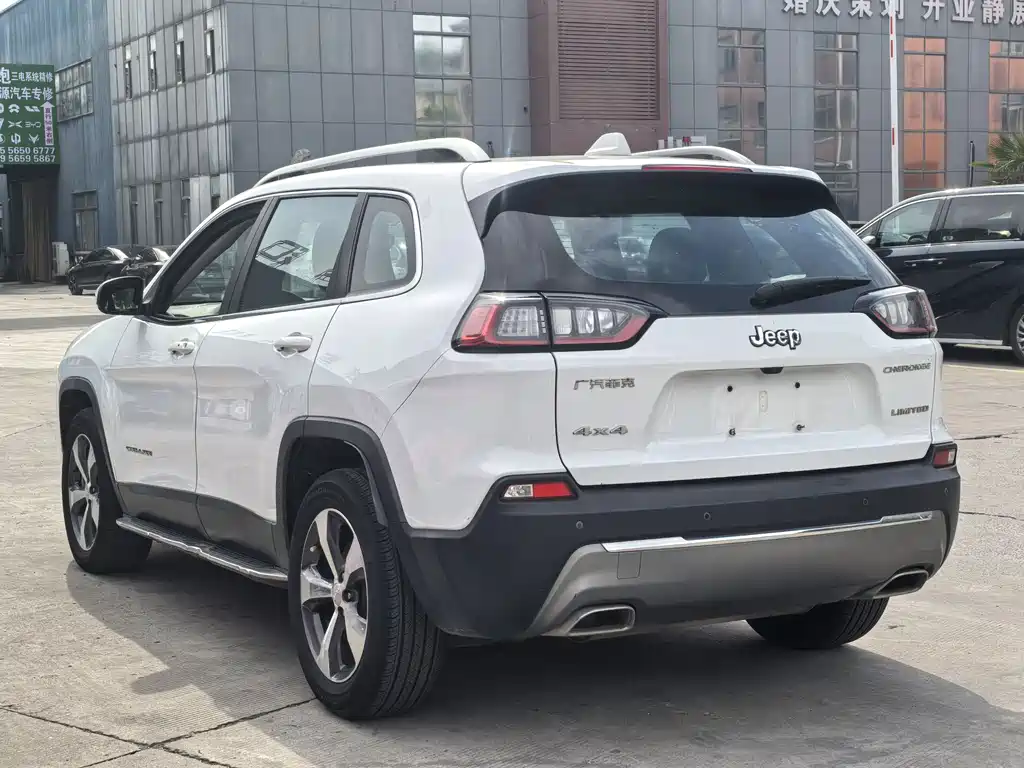 Cherokee 2.0 T 4 WD Explore Enjoyment CN-VI