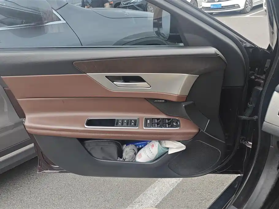 Jaguar XFL XFL 2.0 T 250 PS Luxury
