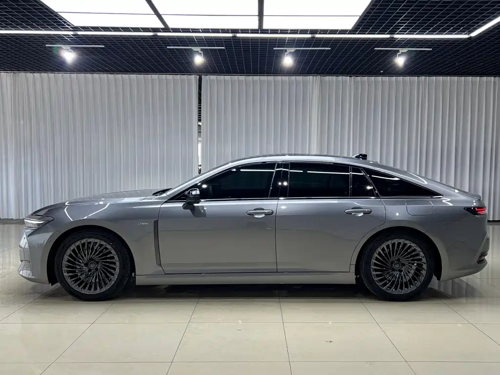 Crown (Import) 2.5 L Supreme