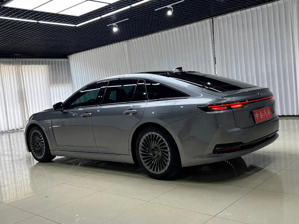 Crown (Import) 2.5 L Supreme