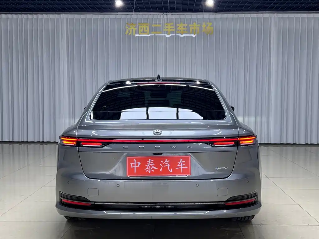 Crown (Import) 2.5 L Supreme