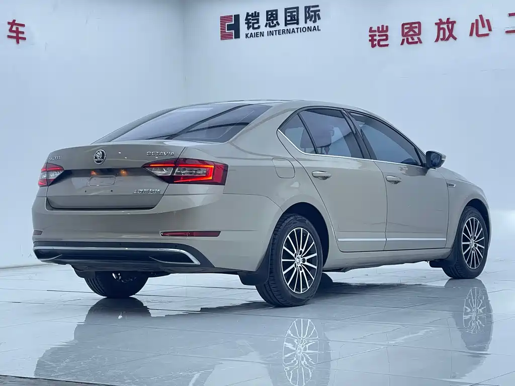 Octavia 1.6 L Auto Luxury