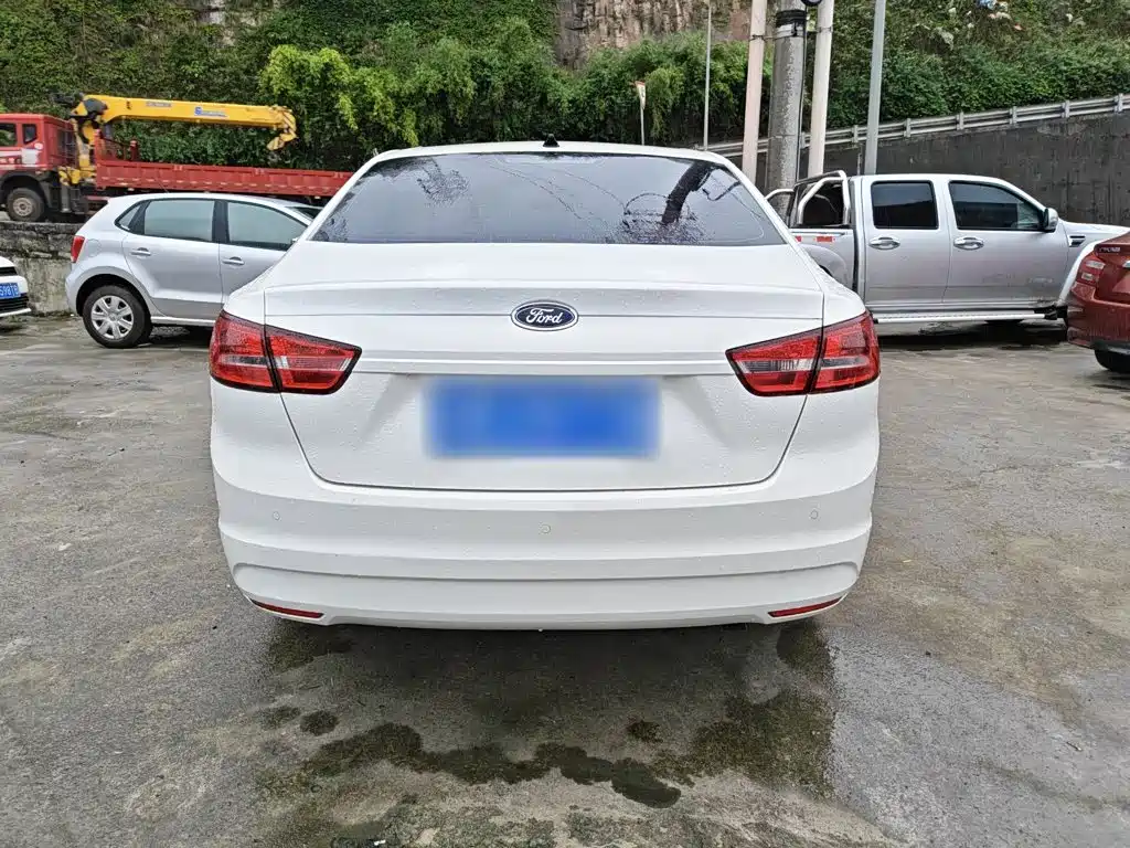 Escort Facelift 1.5 L Auto Comfort