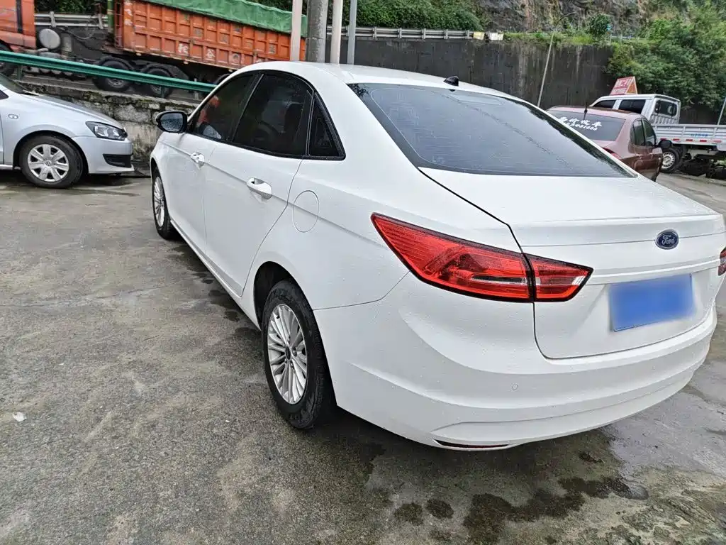 Escort Facelift 1.5 L Auto Comfort
