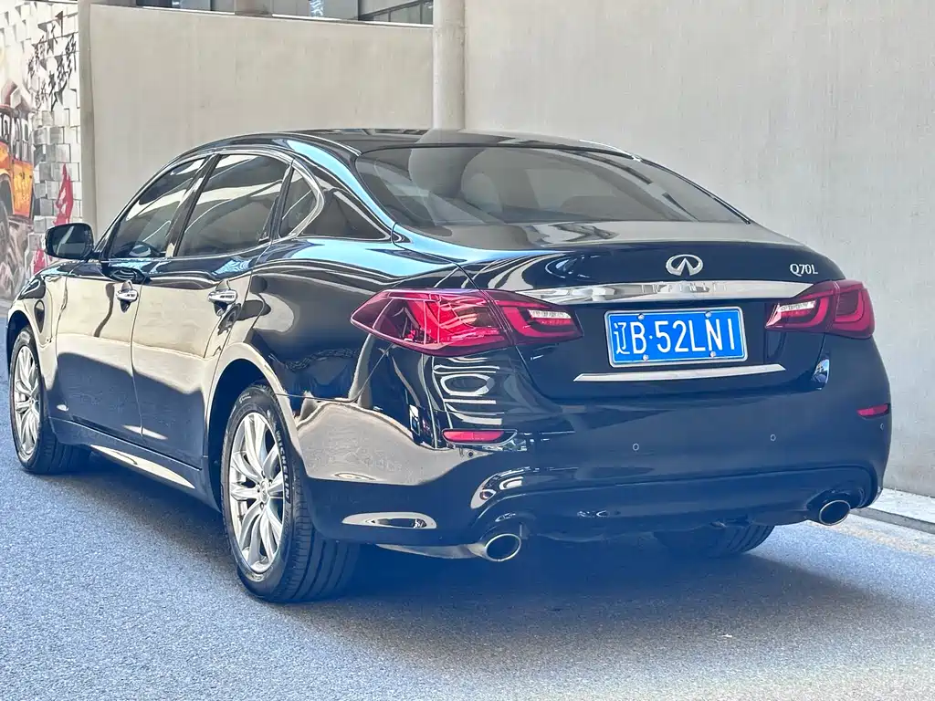 Infiniti Q70 Q70 L 2.5 L Elite