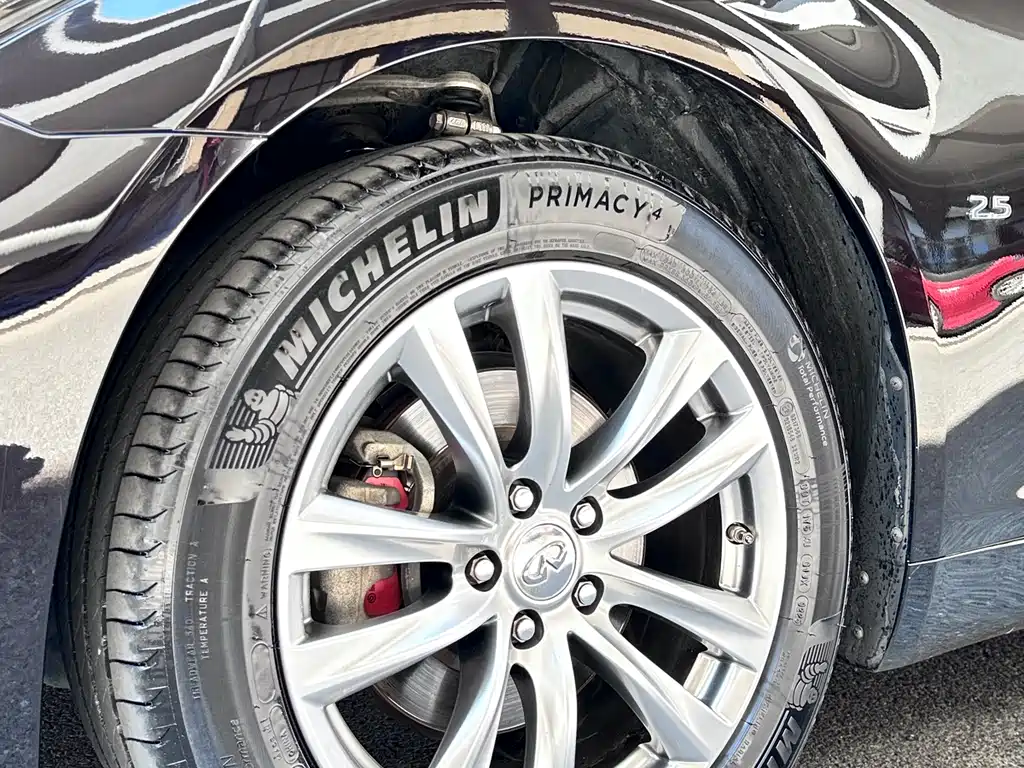 Infiniti Q70 Q70 L 2.5 L Elite