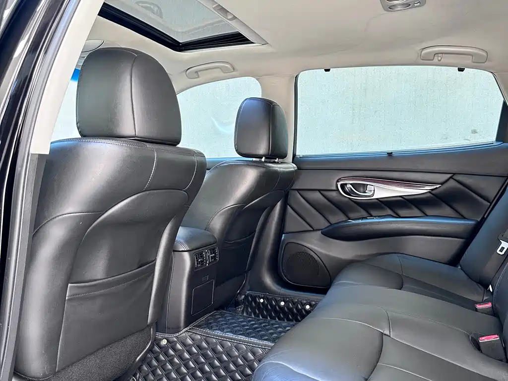 Infiniti Q70 Q70 L 2.5 L Elite