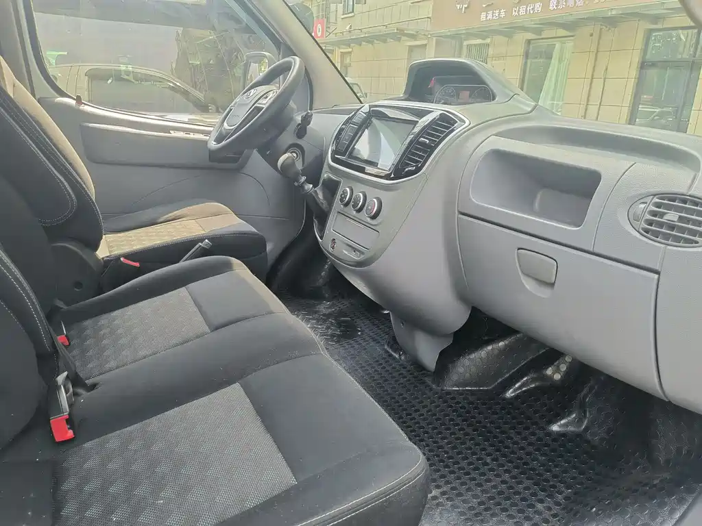 Xintu V80 2.5 T Classic6-speed Manual Aoyuntong SWB Super Low Roof 5 6-seat